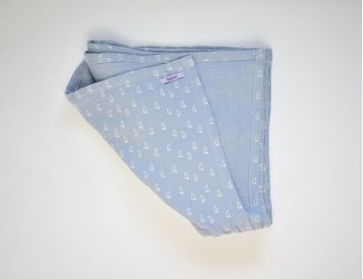 Muselina azul con piececitos